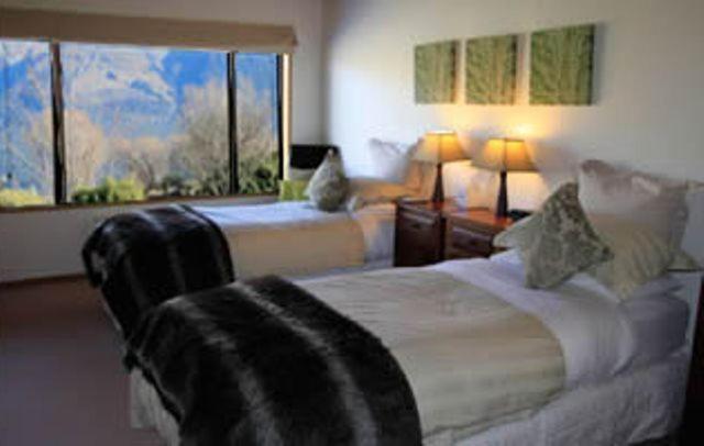 Glenorchy Lake House Room photo